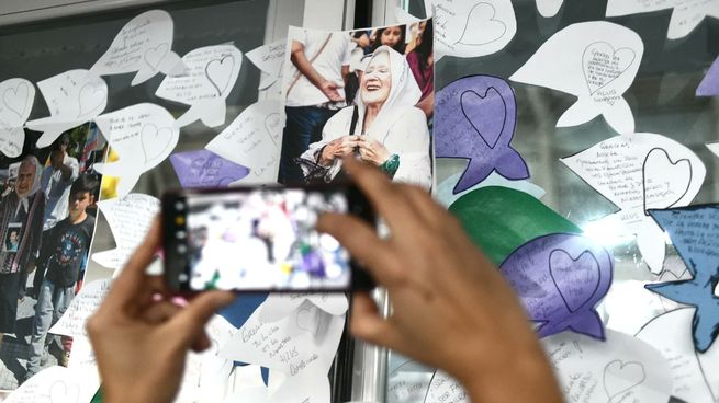 La emotiva despedida a Nora Cortiñas en la Mansión Seré.