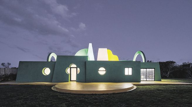 Casa Neptuna. Diseñada por Edgardo Giménez, ya era famosa y se convirtió en un centro de peregrinación.