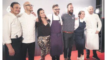 Bancos y cocina unidos: en Mar del Plata, Darío Gualtieri, Tommy Perlberger, Mona Gallosi, Fernando Trocca, Tato Giovannoni, Narda Lepes y Germán Martitegui, en fiesta del HSBC en IDEA.