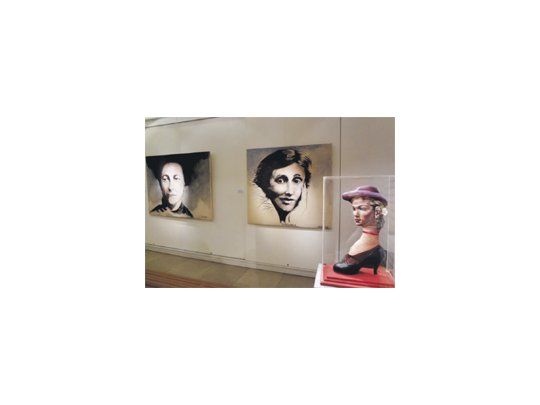 Una icónica obra de Inés Vega, y dos retratos de Virginia Woolf según Diana Dowek, también curadora de “Ellas x Ellas”, representativa de la calidad de nuestras artistas, pero que no se agota en una sola muestra.