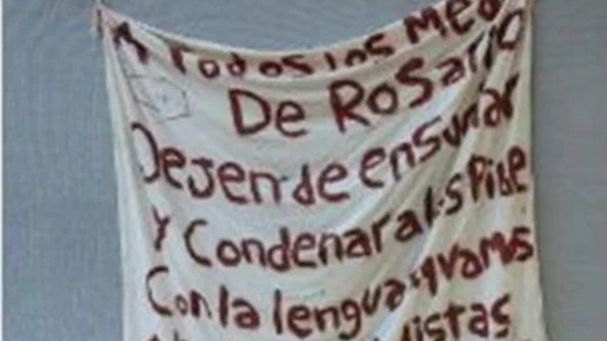Dejan cartel con advertencia mafiosa en Telefé-Rosario: "Vamos a matar a periodistas"