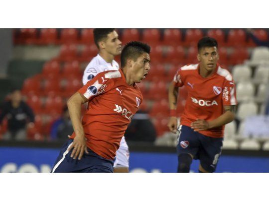 Independiente ganó en Paraguay y puso un pie y medio en la semifinal.