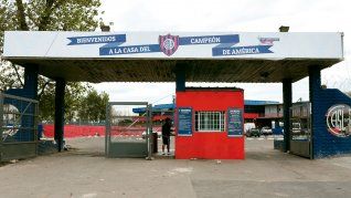 FIFA inhibió a San Lorenzo, que no podrá hacer incorporaciones.