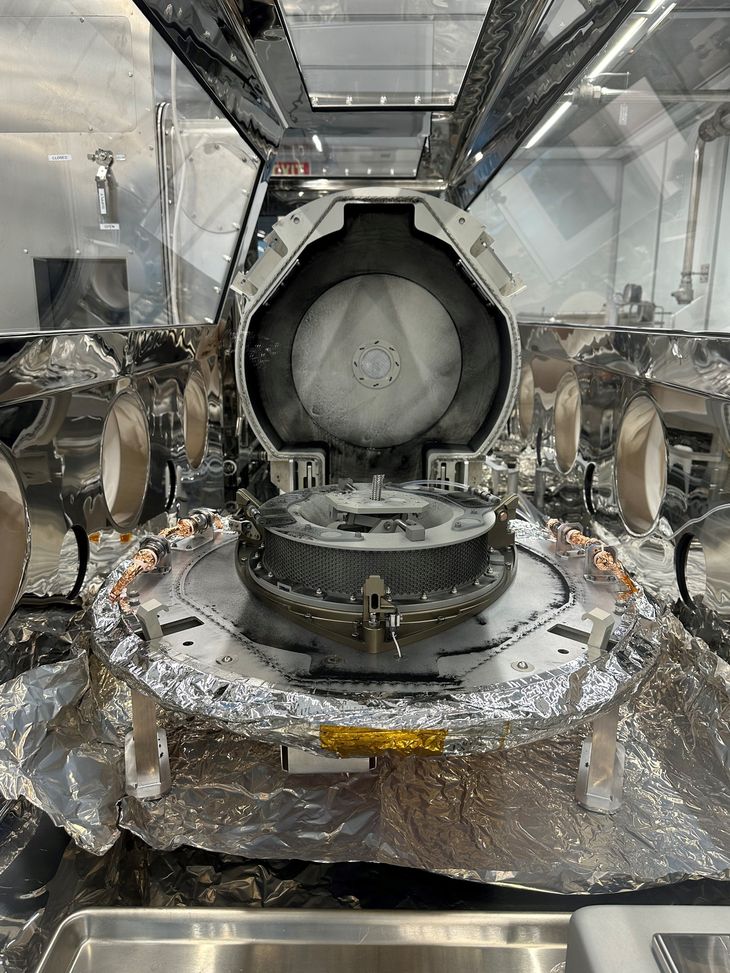 Capsule where the remains of dust were found.