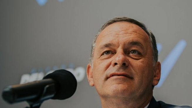 El precandidato presidencial Álvaro Delgado cuestionó al Frente Amplio por sus posturas sobre Pluna y Venezuela.