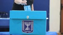 El primer ministro busca conservar el poder, pero la oposición intenta capitalizar el desgaste de su gestión. El sistema proporcional israelí obliga a negociar alianzas y permite que partidos con pocos escaños definan quién gobernará.