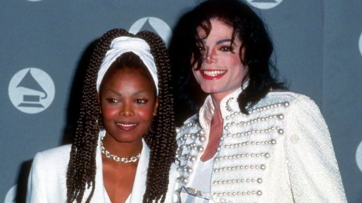 Janet y Michael Jackson en la entrega de los premios Grammy de 1993.