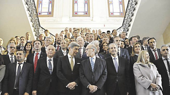Plena. Los cuatro miembros de la Corte Suprema, integrantes del Consejo de la Magistratura, jueces de Comodoro Py y Casación sumado a otros federales de todo el país exhibieron potente “foto de familia” tras evento.