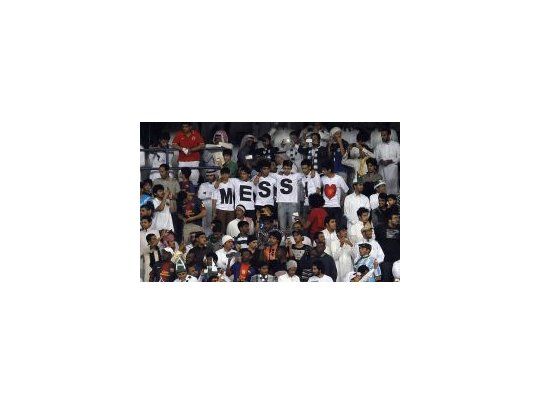 La devoción que mostraron los árabes por Messi, expuesta en remeras.