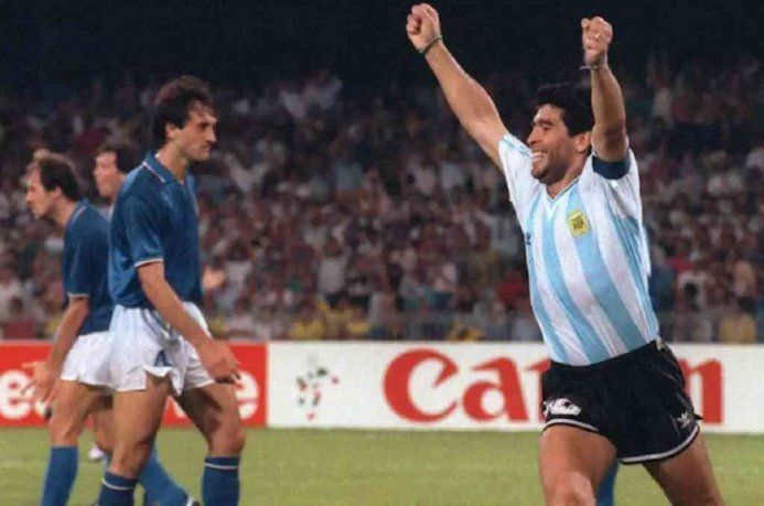 Guerin Sport 27-1990 + Maxi Film Des Coupe Du Monde Italie 90 Careca