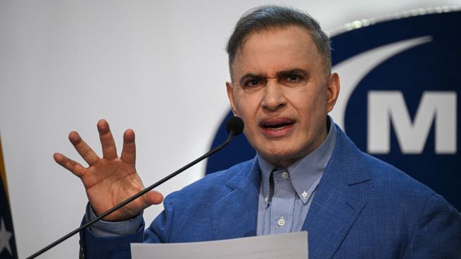 El fiscal general de Venezuela, Tarek William Saab, criticó duramente a Luis Lacalle Pou.