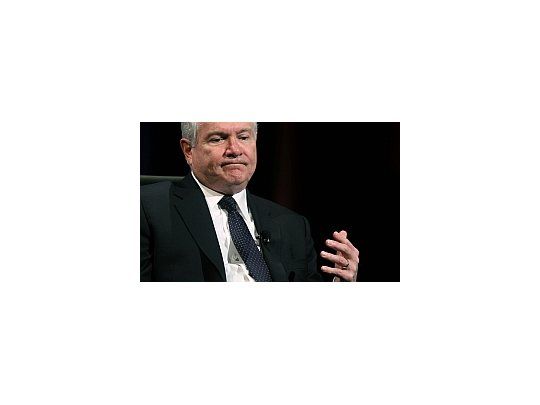 El secretario de Defensa, Robert Gates, cree que la presión económica y diplomática son las mejores vías para persuadir al país árabe