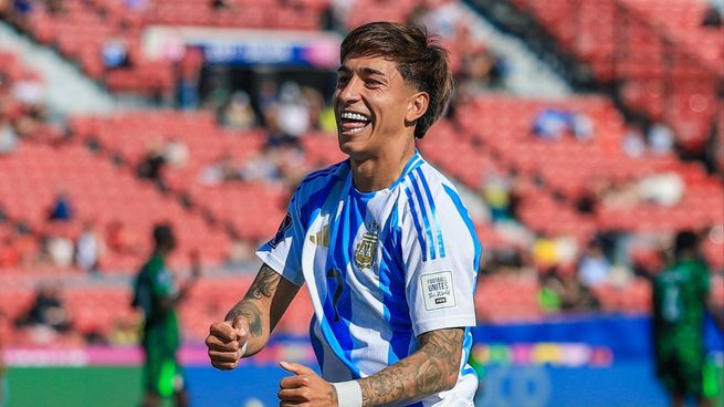 Maher Carrizo anotó un doblete y Argentina está en los cuartos del Mundial Sub 20.