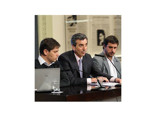 Axel Kicillof, Florencio Randazzo y Gustavo Lipovich, durante la conferencia de prensa en la Casa de Gobierno.