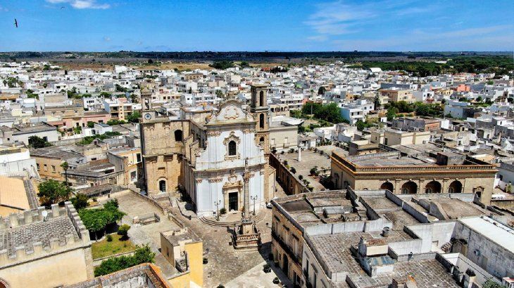 Un pintoresco y prolijo pueblito italiano ideal para conocer y residir unos años. Un pintoresco y prolijo pueblito italiano ideal para conocer y residir unos años.