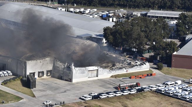El incendio en la planta de Nordex en Colón amenaza con poner en jaque a la industria automotriz.
