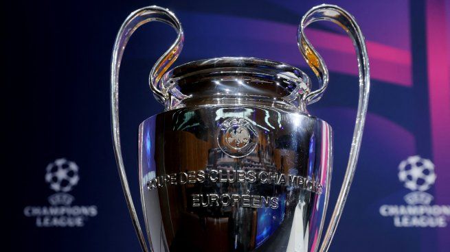 El trofeo de la Champions League, que modificó su formato.