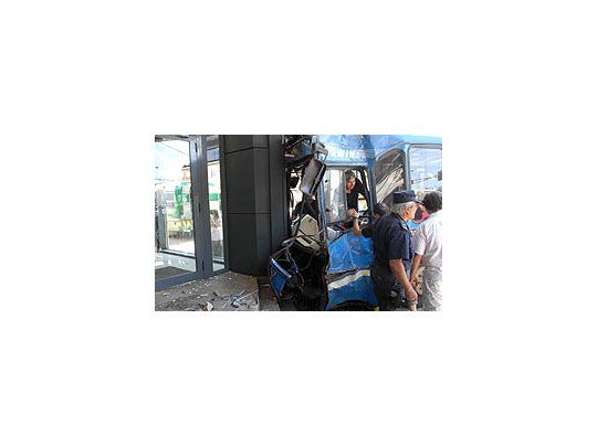 Uno de los colectivos accidentados