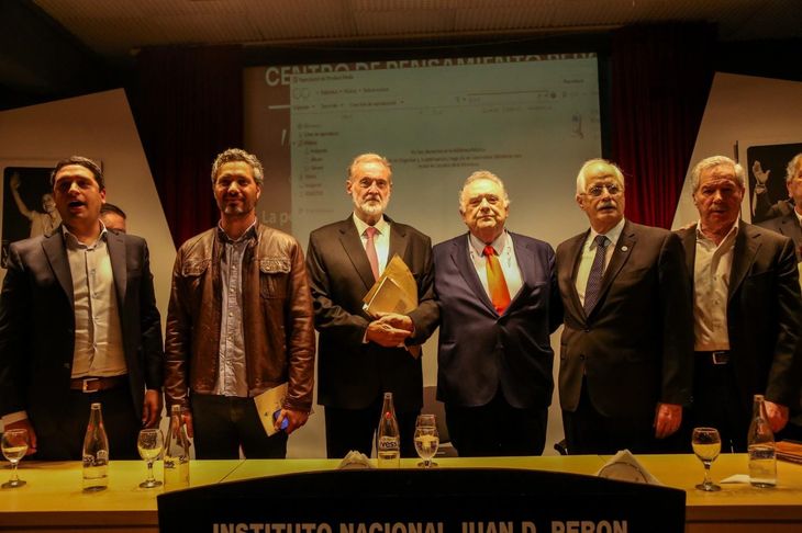 Matías Capeluto, Santiago Cafiero, Rafael Bielsa, Eduardo Valdés, Jorge Taiana y Felipe Solá en el lanzamiento del Centro de Pensamiento Peronista Juan Atilio Bramuglia.