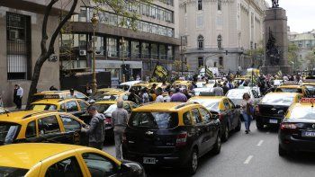los taxis portenos marchan a la jefatura de gobierno portena