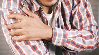 Naranja, ajo y perejil, la fórmula del licuado mágico para combatir la artritis