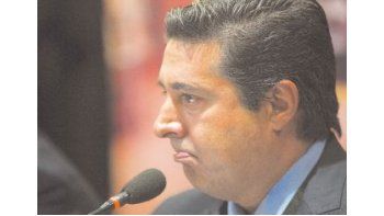 ámbito.com | Daniel Angelici, con su estilo agresivo, en lugar de sumar voluntades hizo que se dividieran más. Dijo: “No creo en los consensos, la Superliga se hace o se hace” y “hay 400 motivos para intervenir la AFA”.