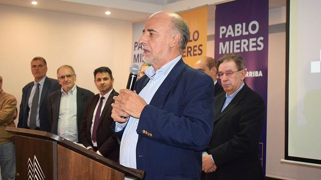 Pablo Mires se perfila para ser nuevamente candidato a presidente.