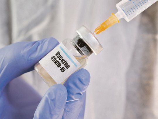 ESPERANZA LÍQUIDA. La vacuna contra el virus SARS-CoV-2 es la clave para ponerle fin a la morbilidad y la mortandad que causa, así como a la paralización de la actividad económica en todo el mundo.