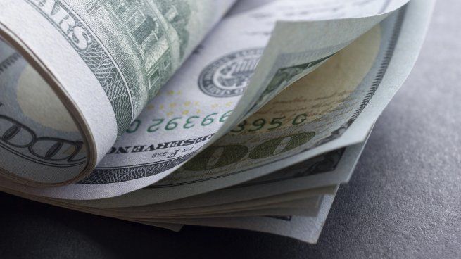 El dólar blue retrocedió en la primera jornada de la semana.
