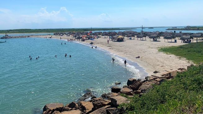 playa-pesca-volvio-recibir-banistas