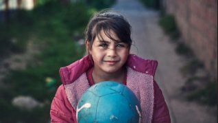 Cuatro de cada diez niños son pobres. Cuatro de cada diez niños son pobres.