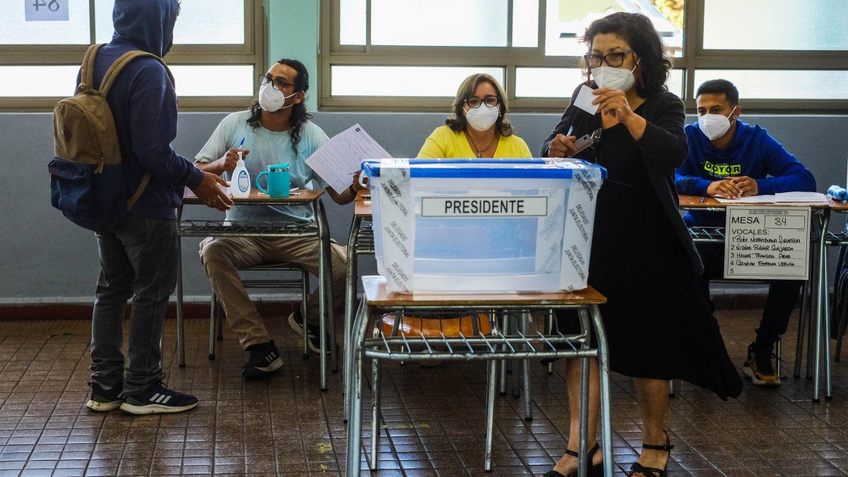 Chile elects president in the most polarized election in 30 years of democracy Chile elects president in the most polarized election in 30 years of democracy