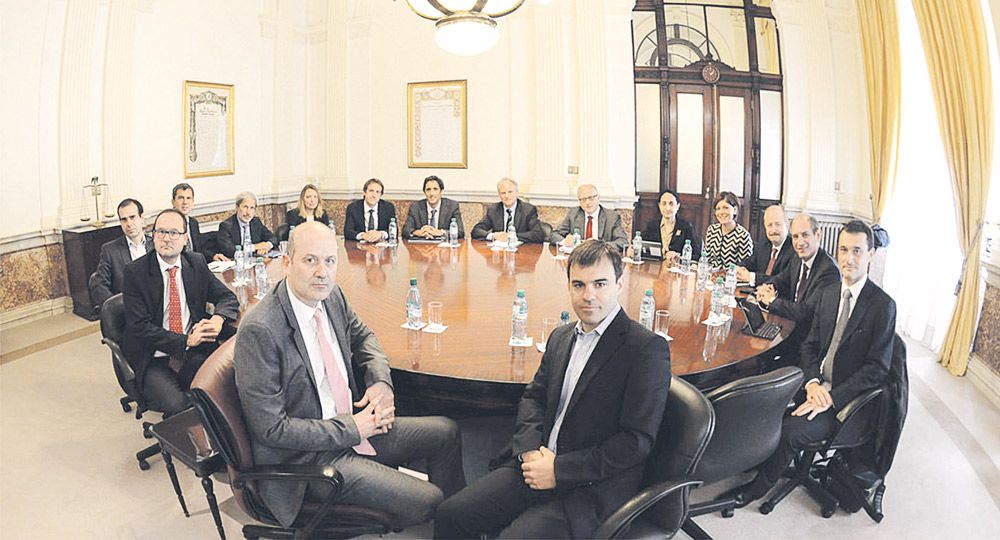 Encuentro. El presidente del BCRA, Federico Sturzenegger, recibió ayer a los enviados del FMI, durante la última jornada de la misión en el país, y el eje de la conversación fueron las medidas dispuestas por la entidad monetaria para reducir la inflación.