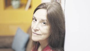 silvina katz. Protagoniza y dirige “Else y Henry” en El Extranjero.