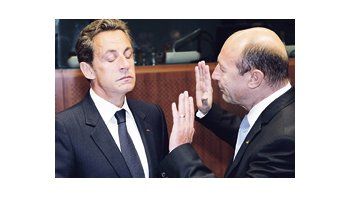 El presidente francés, Nicolas Sarkozy, que protagonizó la cumbre de Bruselas, dialogó con el presidente rumano, Traian Basescu. Gran parte de los 8.000 rumanos deportados este año son rumanos.