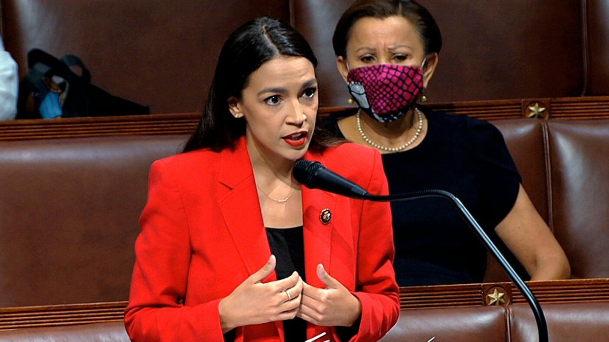 Alexandria Ocasio-Cortez accused the judge who ruled against Argentina for vulture funds of corruption