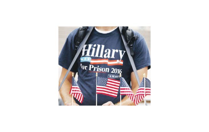 ámbito.com | MODA. Los votantes republicanos llevan con orgullo remeras con leyendas que piden la cárcel para la candidata demócrata.