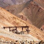 La mina de oro y cobre La Mejicana, en La Rioja, es un caso emblemático de mina cerrada con infraestructura histórica, incluido el cablecarril. La mina de oro y cobre La Mejicana, en La Rioja, es un caso emblemático de mina cerrada con infraestructura histórica, incluido el cablecarril.