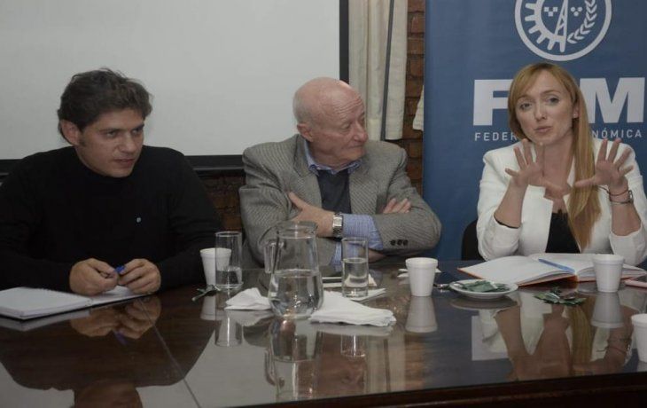 Anabel Fernández Sagasti junto a Axel Kicillof.