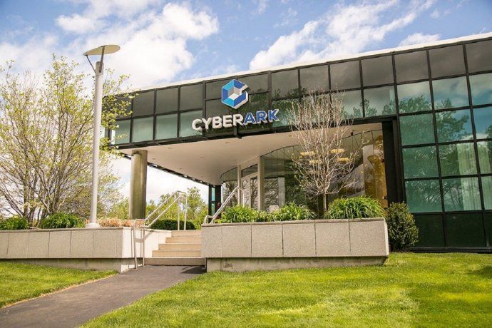 CyberArk es especialista en desarrollo de software.
