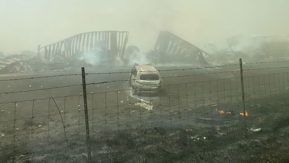 multiple collision during a dust storm leaves at least 6 dead and 30 injured