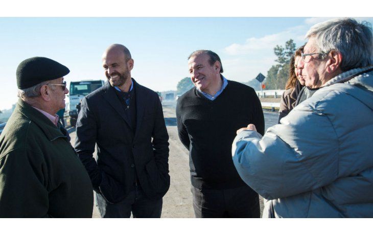 ámbito.com | Guillermo Dietrich y Carlos Perez con Autoconvocados de la RN 8.