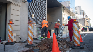 Las estaciones del túnel en Montevideo estarían ubicadas cada 500 metros y contarían con escaleras mecánicas y ascensores. Las estaciones del túnel en Montevideo estarían ubicadas cada 500 metros y contarían con escaleras mecánicas y ascensores.