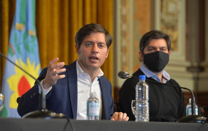 Matices. Axel Kicillof, junto a Carlos Bianco y Federico Thea, anunció ayer que no toda la provincia está en condiciones de ingresar en una nueva fase más moderada del aislamiento.