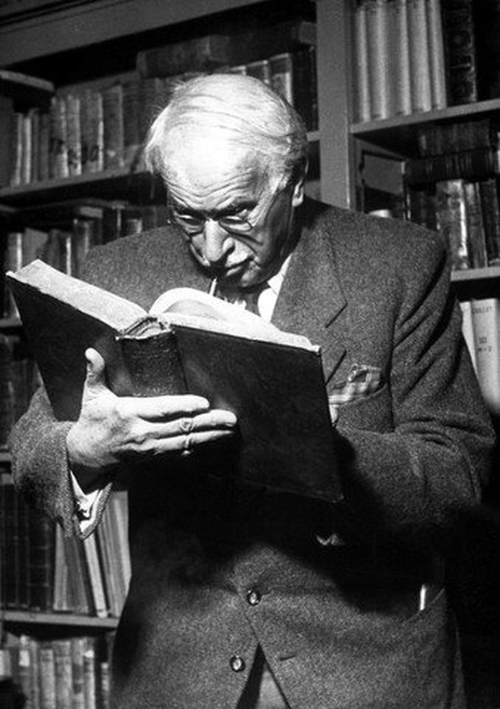Carl Jung fue médico, psiquiatra y discípulo de Sigmund Freud, clave para el desarrollo del psicoanálisis. Carl Jung fue médico, psiquiatra y discípulo de Sigmund Freud, clave para el desarrollo del psicoanálisis.