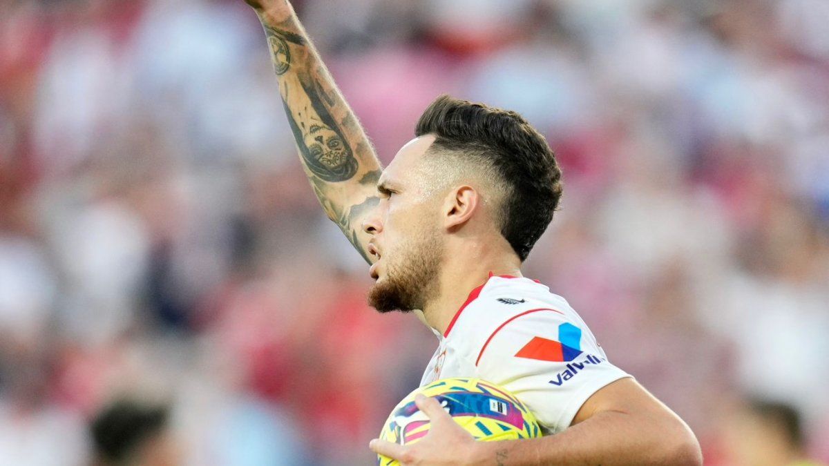 Lucas Ocampos scored a key goal for Sevilla to move away from relegation definitively