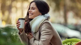 Hay personas que eligen pasar su tiempo a solas, sin que implique algo malo. Hay personas que eligen pasar su tiempo a solas, sin que implique algo malo.