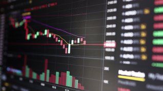 mercados: el dolar oficial y los financieros cayeron; el s&p merval reboto y los bonos cerraron mixtos