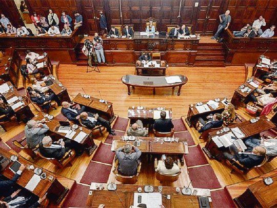 Batalla. La Legislatura mendocina, escenario de un fuerte cruce por fondos entre el PJ y el oficialismo.