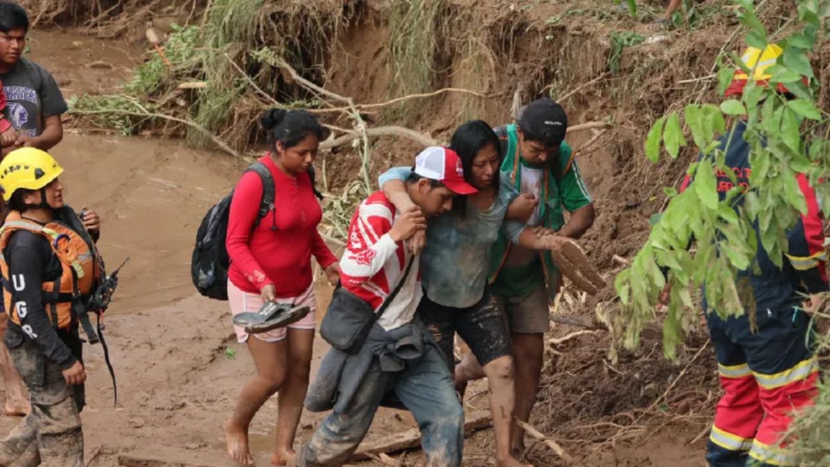 Bolivia: al menos 20 muertos y más de 20 desaparecidos por inundaciones en Santa Cruz Bolivia: al menos 20 muertos y más de 20 desaparecidos por inundaciones en Santa Cruz